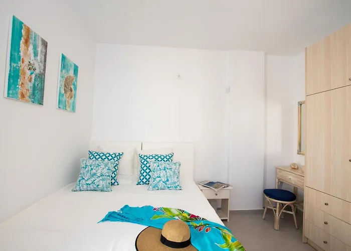 Semesterbostad Olive Tree & Capari Homes & With Pool! *