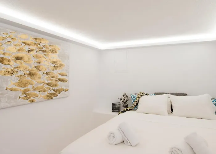 Olive Tree & Capari Homes & With Pool! Hébergement de vacances *