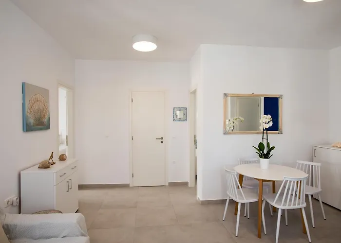 Hébergement de vacances Olive Tree & Capari Homes & With Pool! *