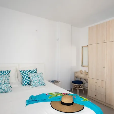 Olive Tree & Capari Homes & With Pool! 度假居