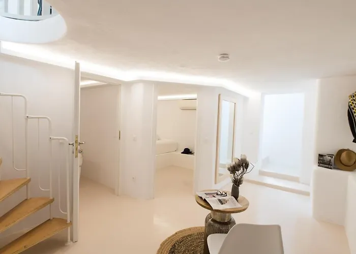 Olive Tree & Capari Homes & With Pool! בית נופש