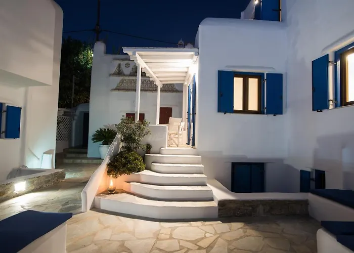 Olive Tree & Capari Homes & With Pool! בית נופש