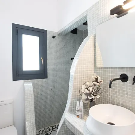 Olive Tree & Capari Homes & With Pool! Σπίτι διακοπών