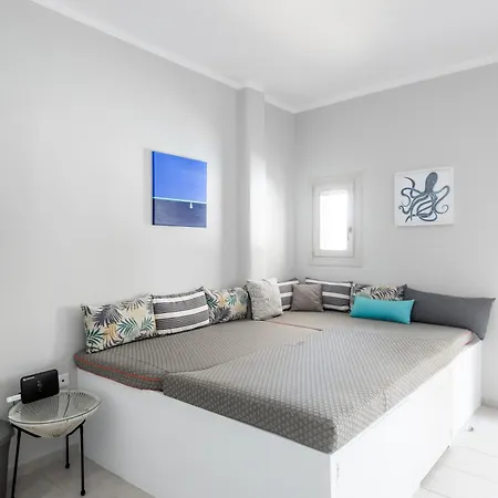 Olive Tree & Capari Homes & With Pool! Holiday home